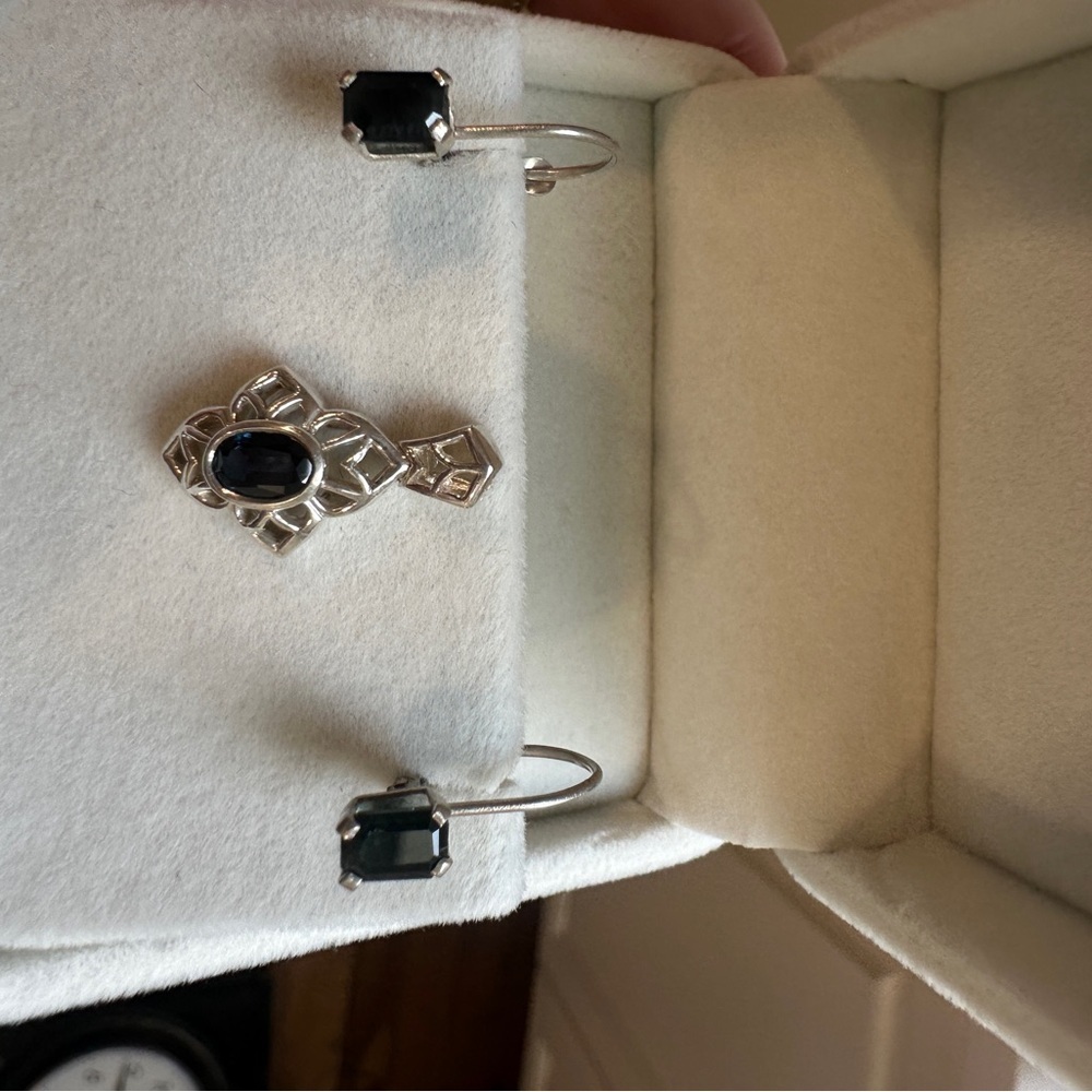 Vintage sterling silver and sapphire art deco pendant and earring set. - Picture 6 of 14
